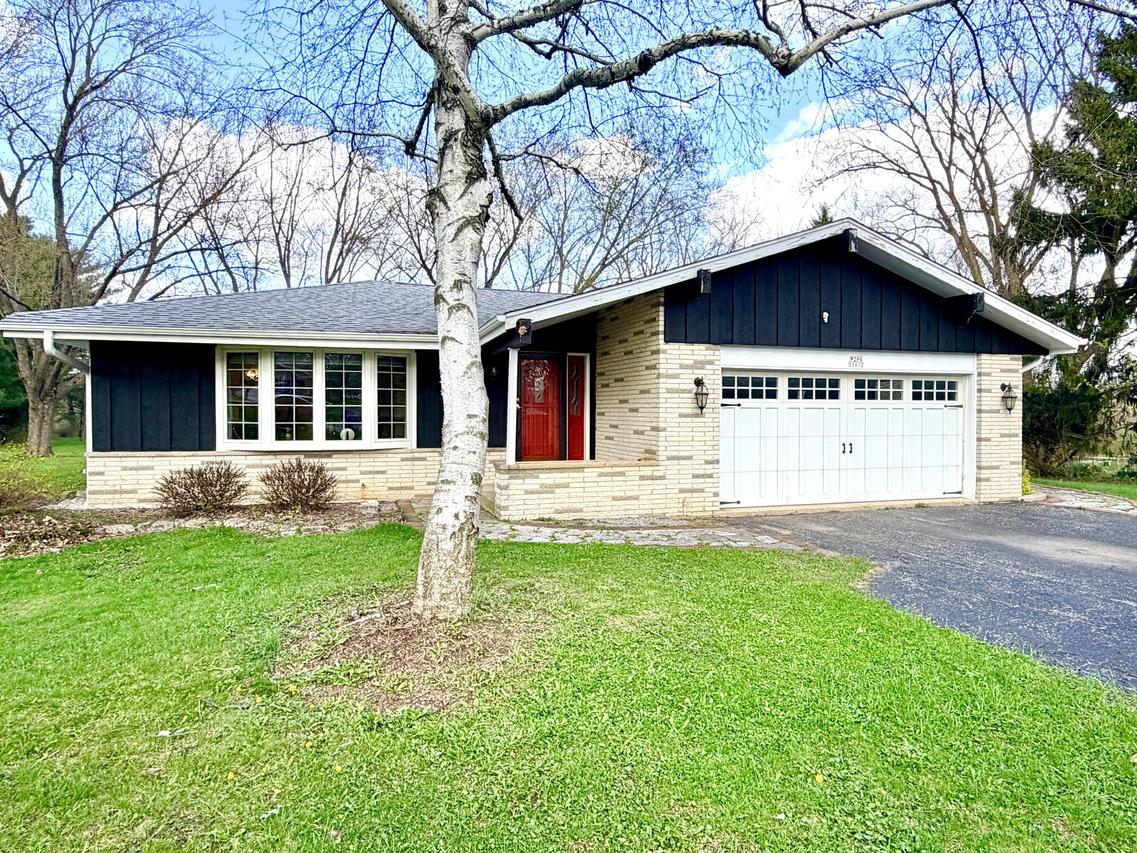 W294S5612 Windcrest Dr, Genesee, WI 53189