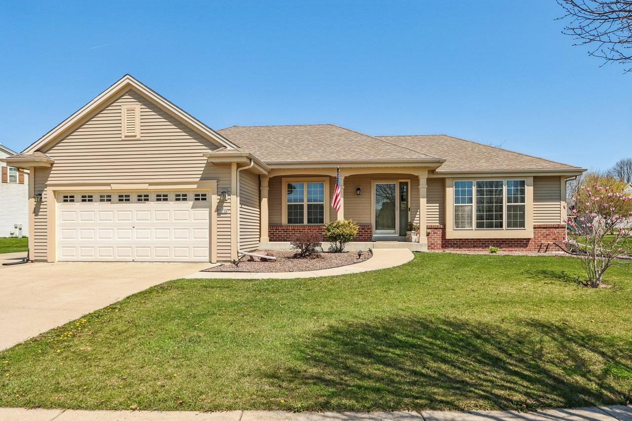 713 Bridlewood Ln, Watertown, WI 53094