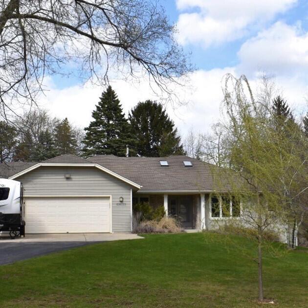 N61W16124 Hawthorne Dr, Menomonee Falls, WI 53051