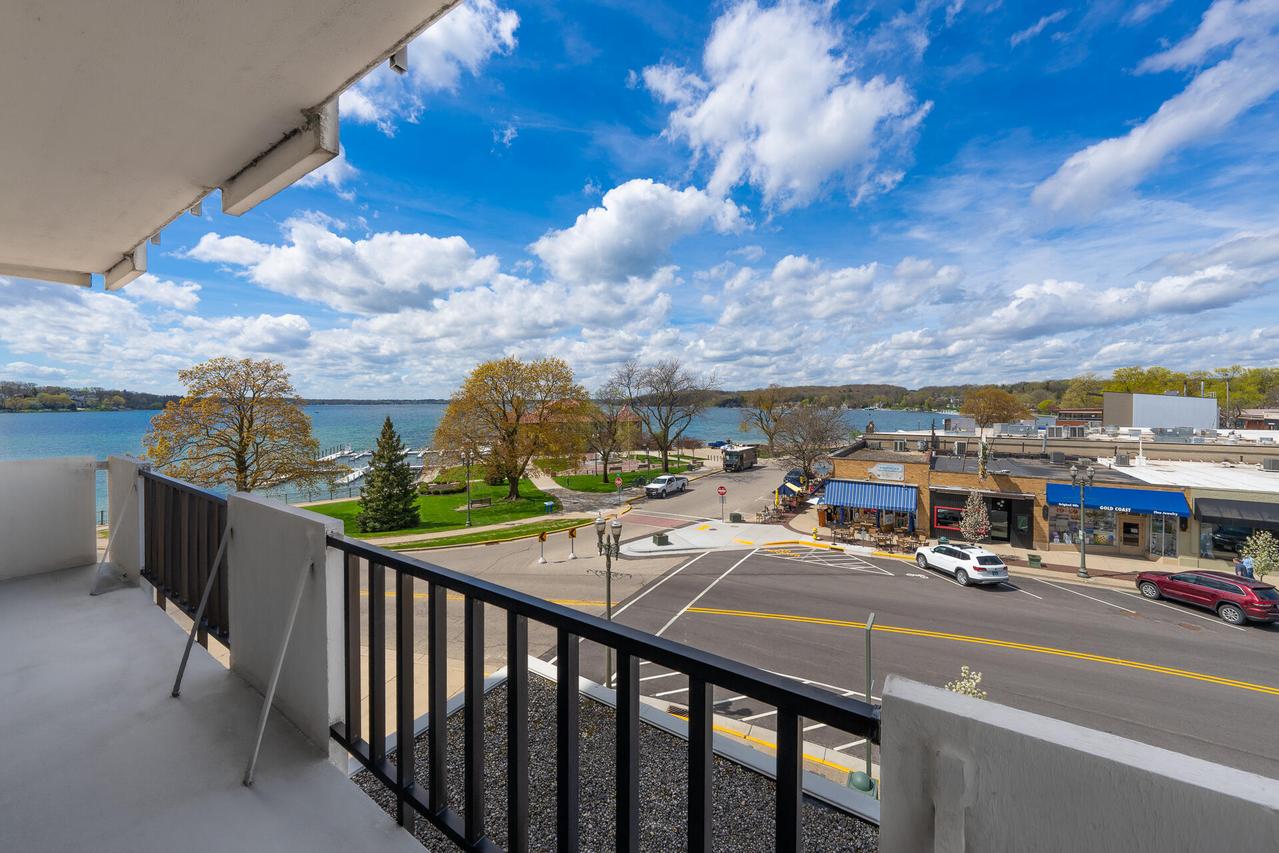 101 Broad St #302, Lake Geneva, WI 53147