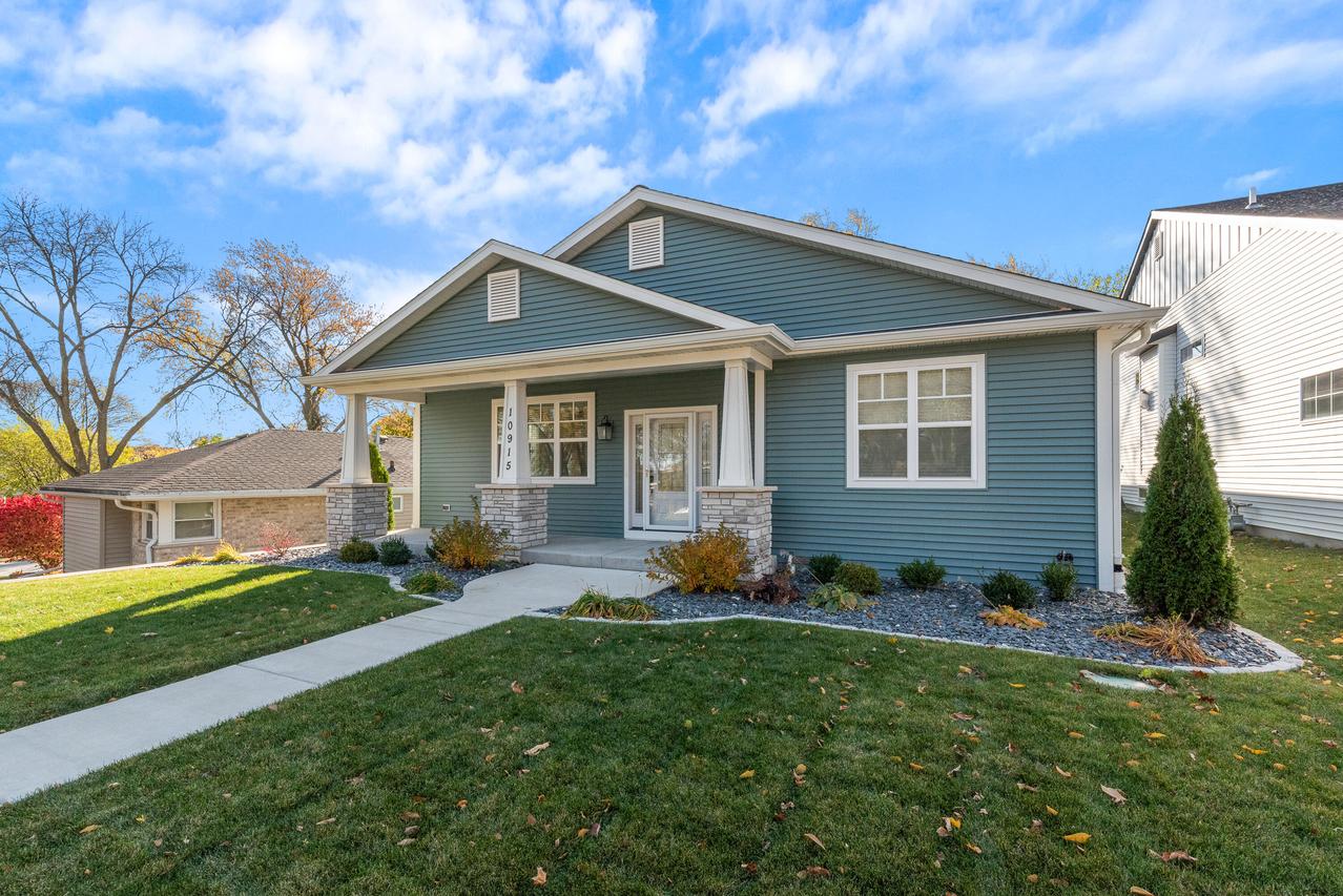 10915 W Wisconsin Ave, Wauwatosa, WI 53226