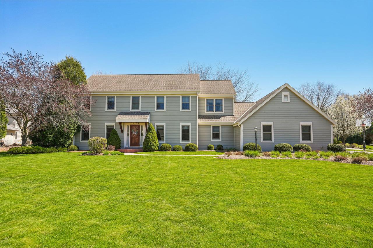 15155 Shamrock Ln, Brookfield, WI 53005