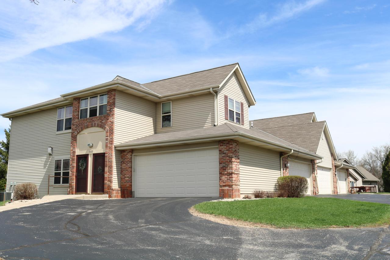 1022 E Woodview Ct ##3, Slinger, WI 53086