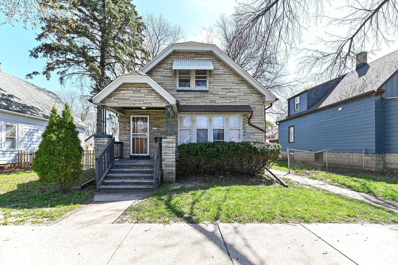 5432 N 41st St, Milwaukee, WI 53209