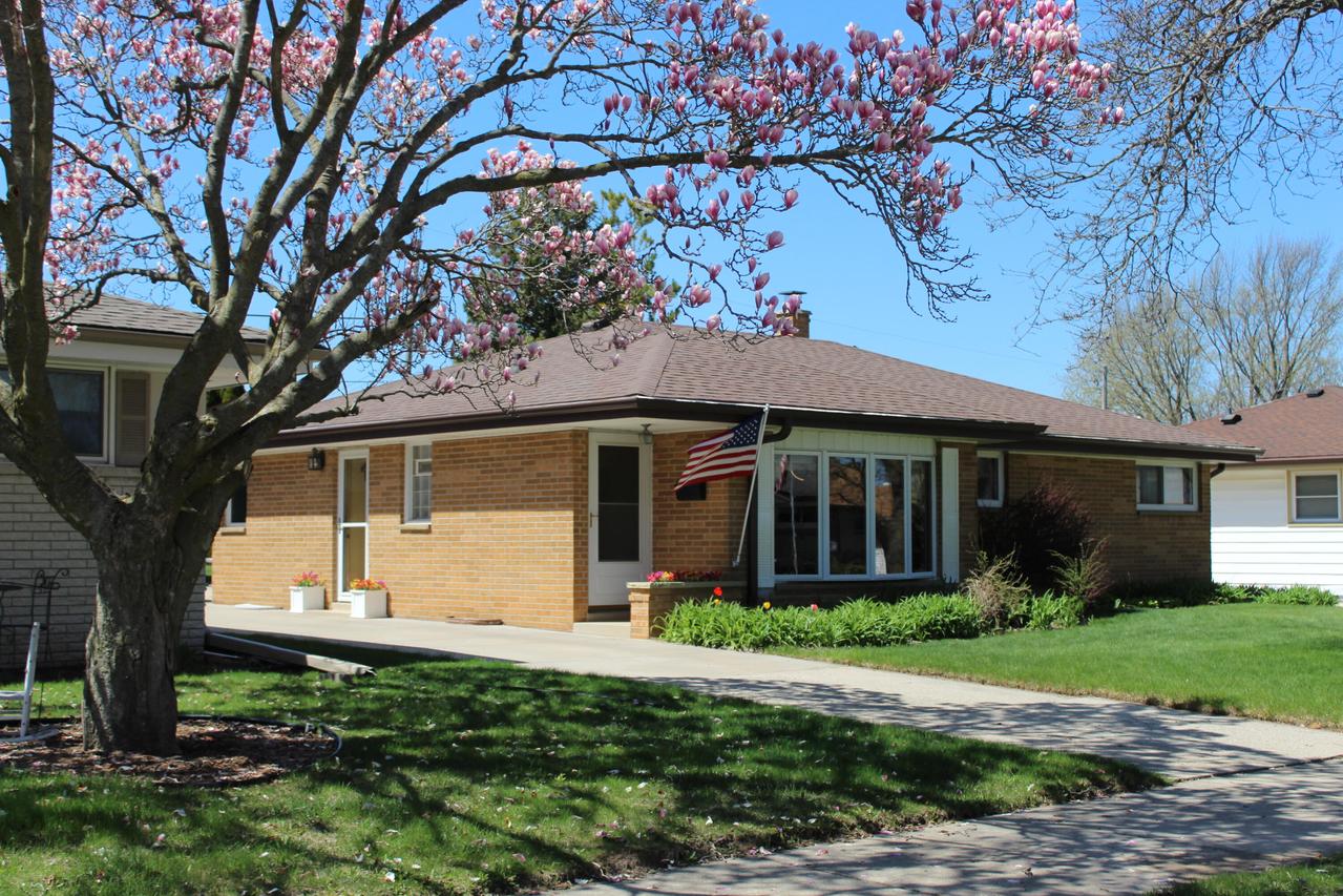 6017 S Delaware Ave, Cudahy, WI 53110
