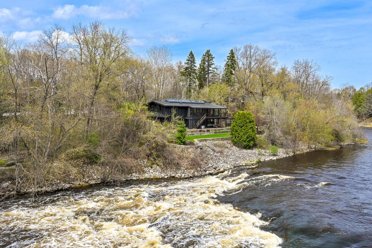 1802 S Green Bay Rd, Grafton, WI 53024