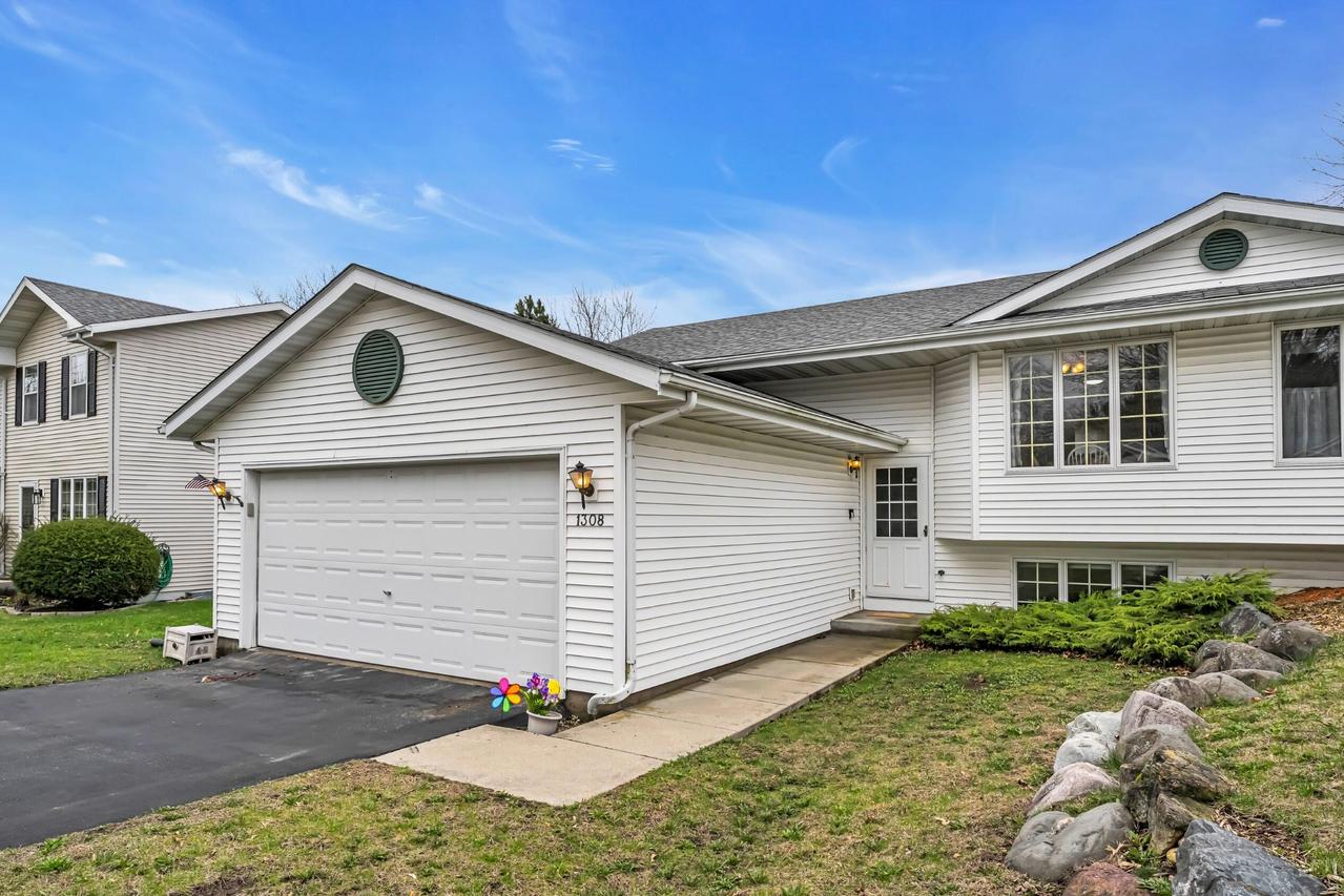 1308 Birchwood St, Delavan, WI 53115