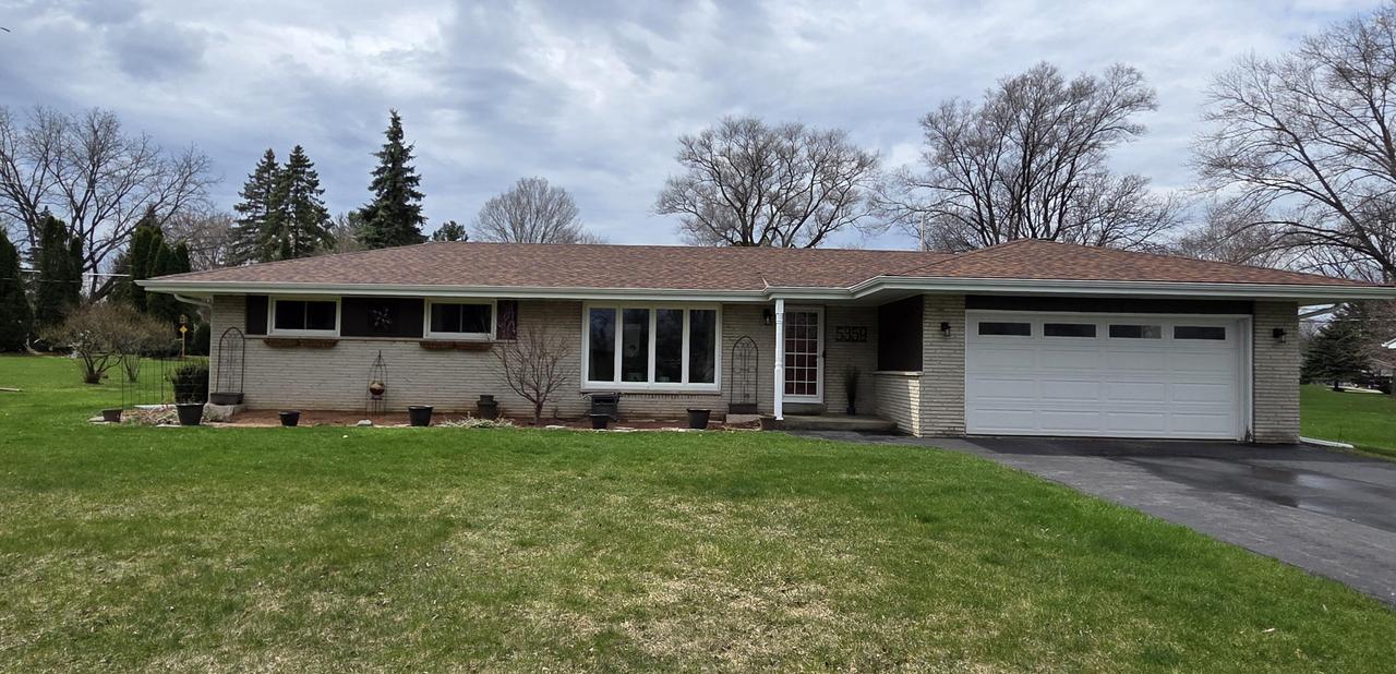 5359 S Allenwood Ln, Hales Corners, WI 53130