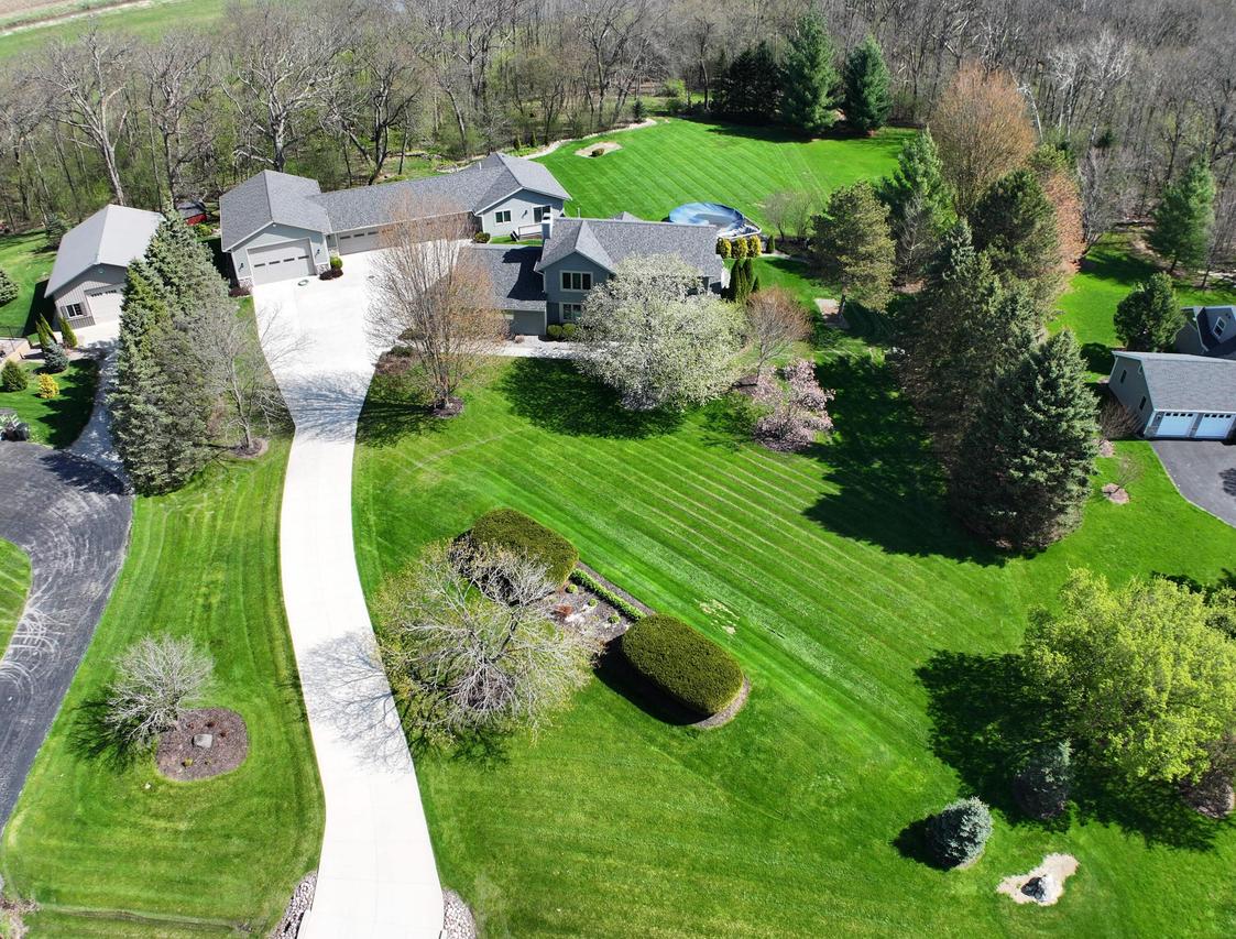 25610 Deer Ridge, Norway, WI 53185