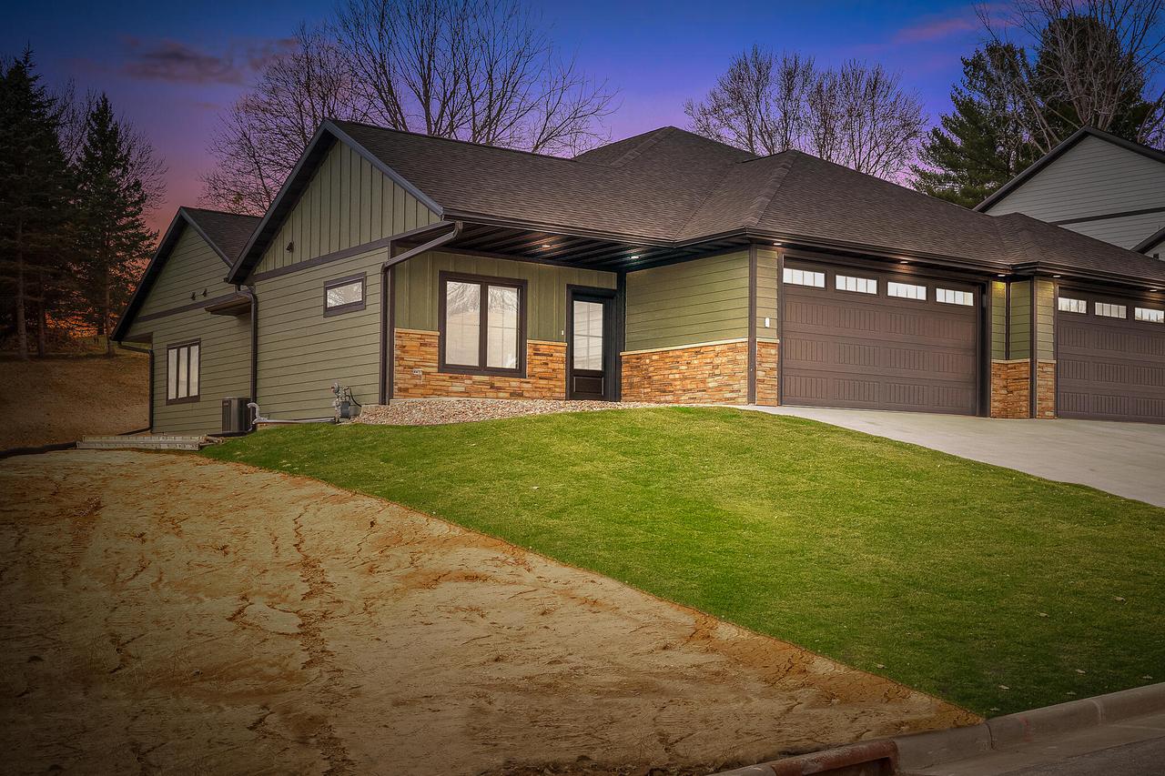 4041 Brooke Elizabeth Dr, Onalaska, WI 54650