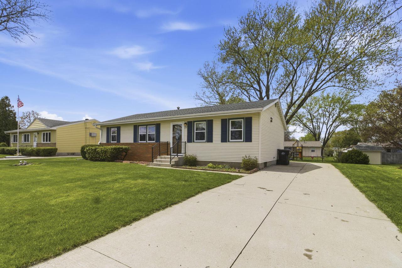 2326 Butlin Dr, Beloit, WI 53511