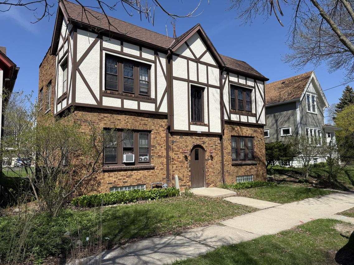 2409 S Williams St, Milwaukee, WI 53207