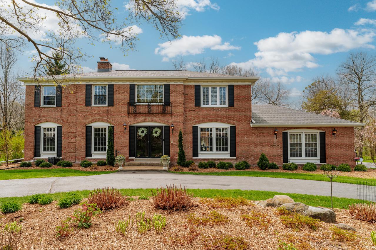 18245 Le Chateau Dr, Brookfield, WI 53045