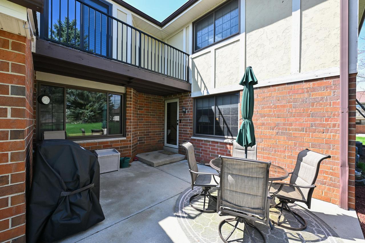 8187 S Forest Hills, Franklin, WI 53132