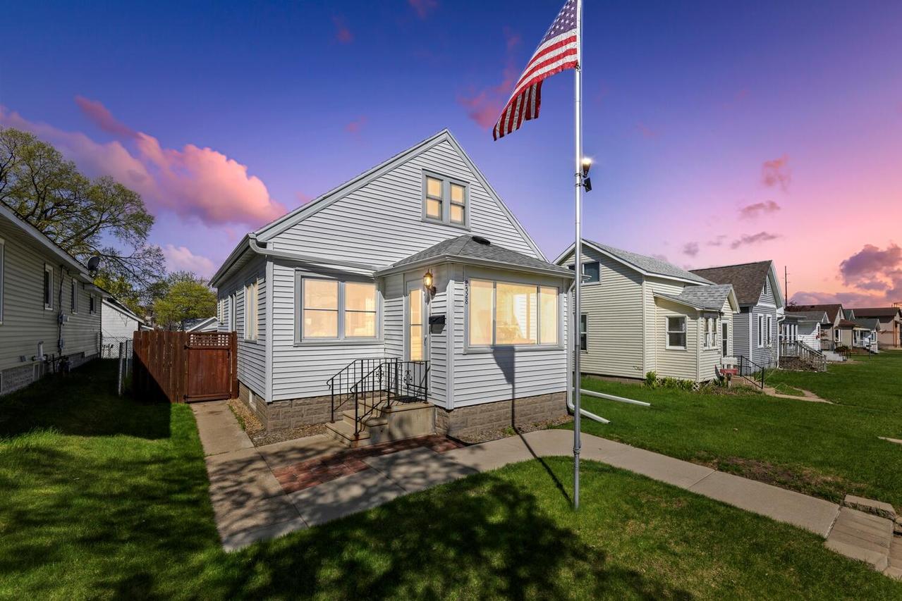 2528 17th St, La Crosse, WI 54601