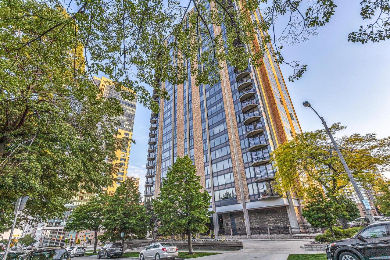 929 N Astor St #605, Milwaukee, WI 53202