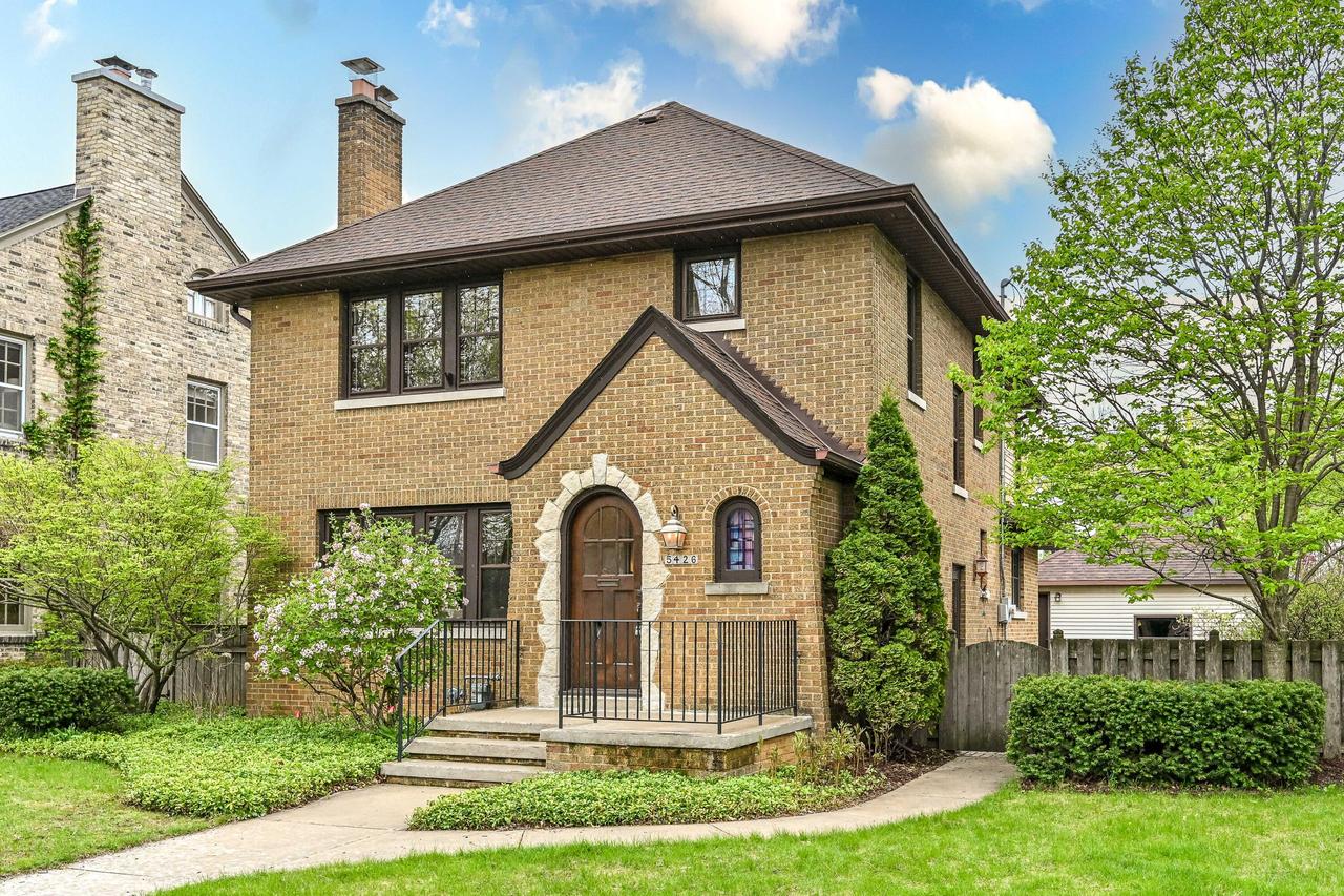 5426 N Diversey Blvd, Whitefish Bay, WI 53217