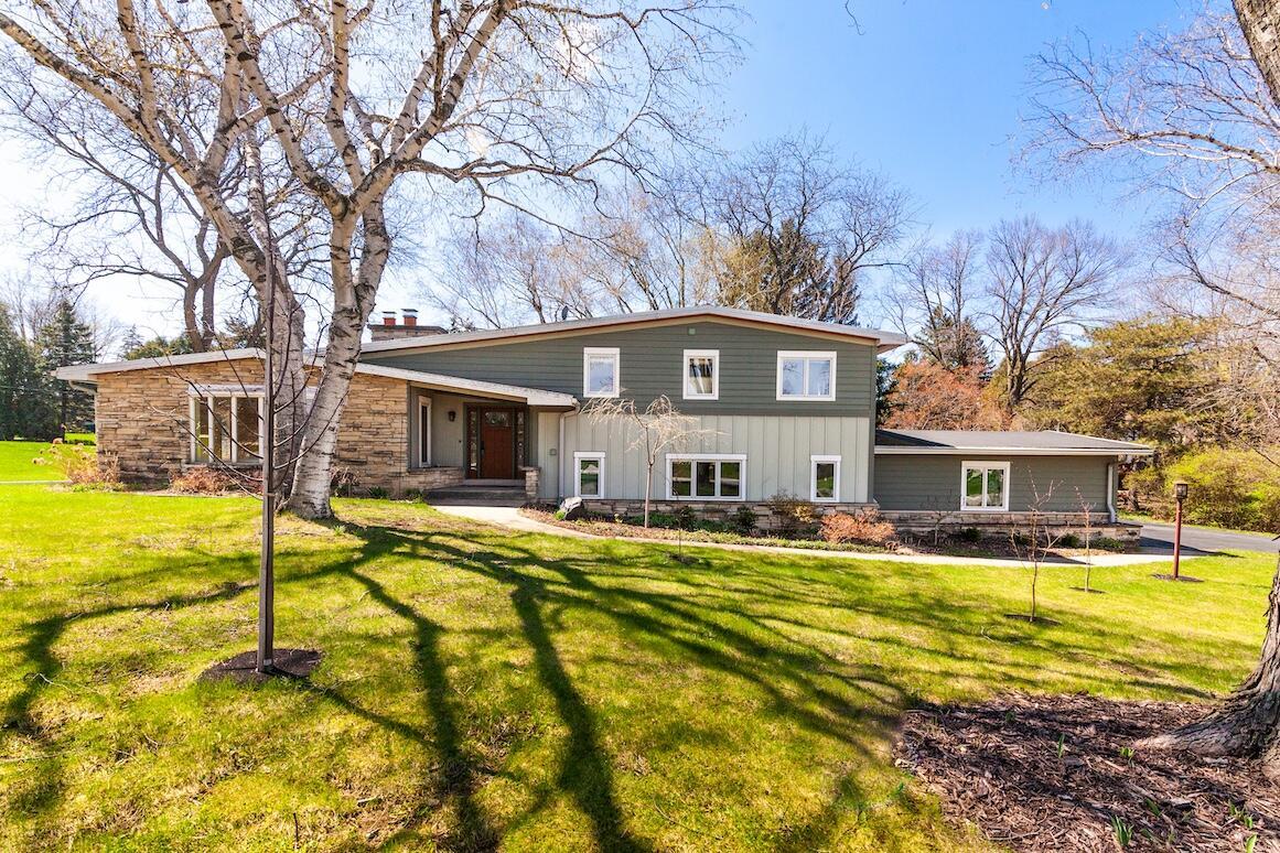 W154N8067 Elm Ln, Menomonee Falls, WI 53051