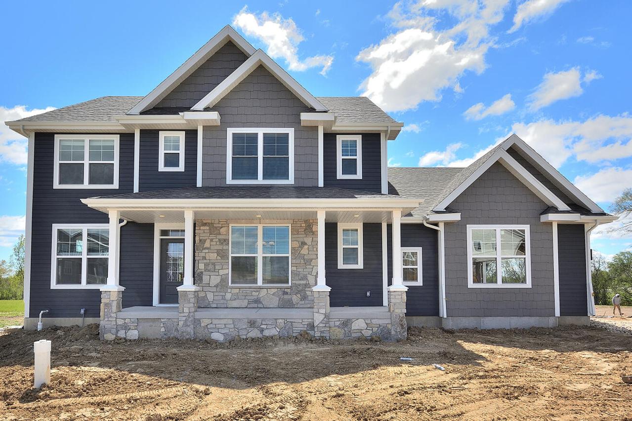8175 W Bluebird Ct, Mequon, WI 53097