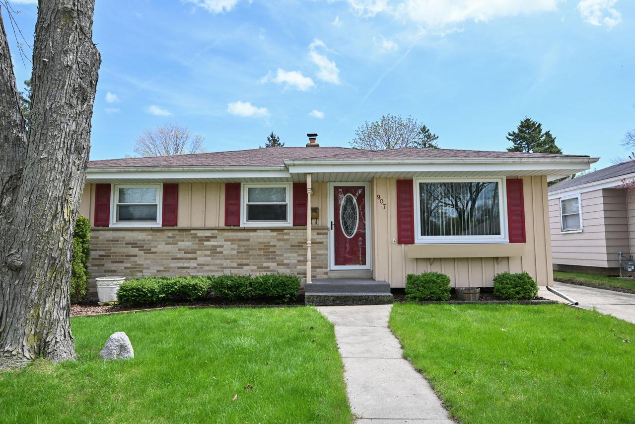 907 Roosevelt Ave, Racine, WI 53406