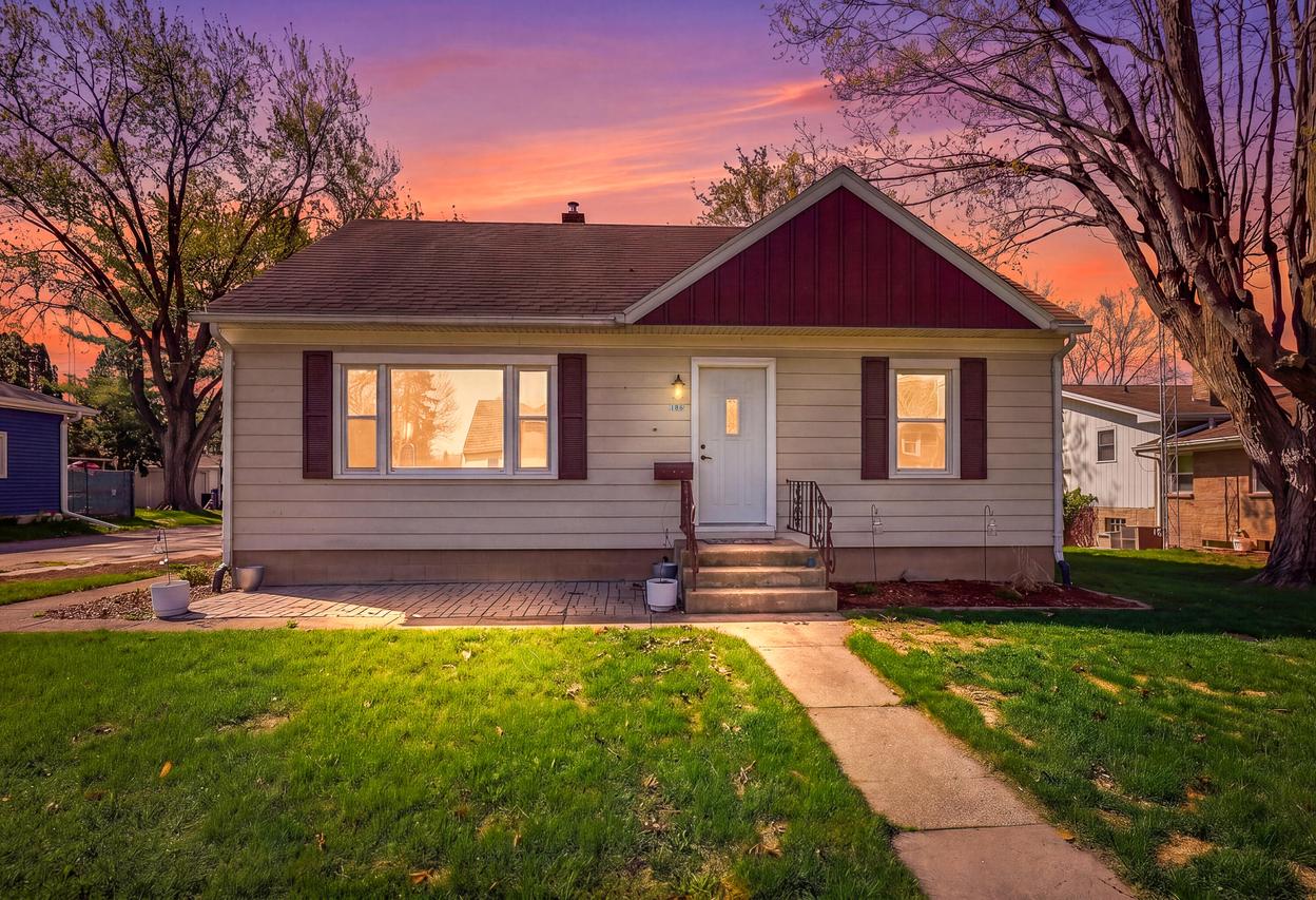 186 South Wind Trl, Horicon, WI 53032