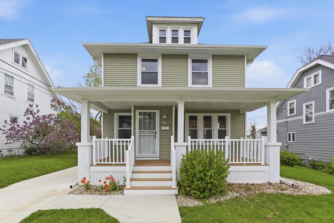 6818 Maple Ter, Wauwatosa, WI 53213