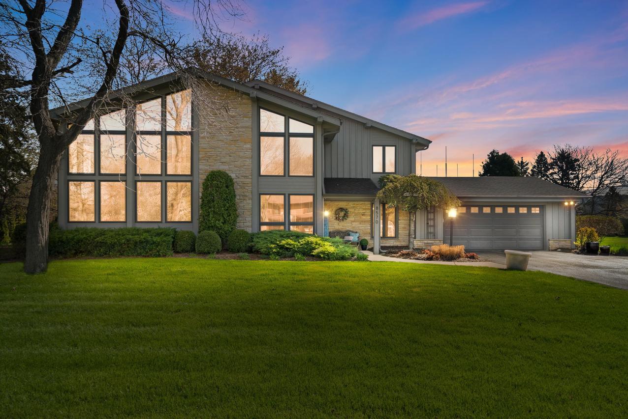 8570 W Hawthorne  Ln., Franklin, WI 53132