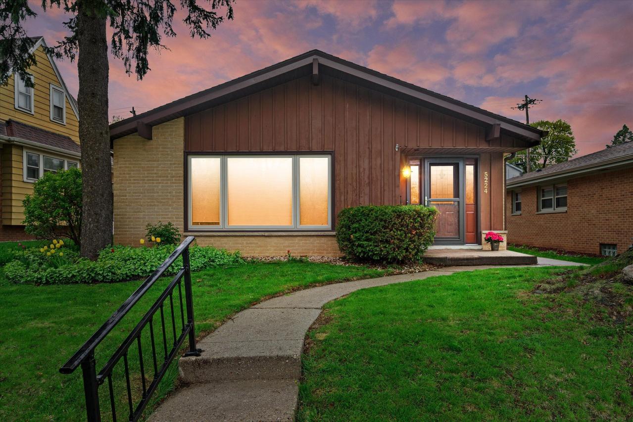 5224 W Rita Dr, West Allis, WI 53219