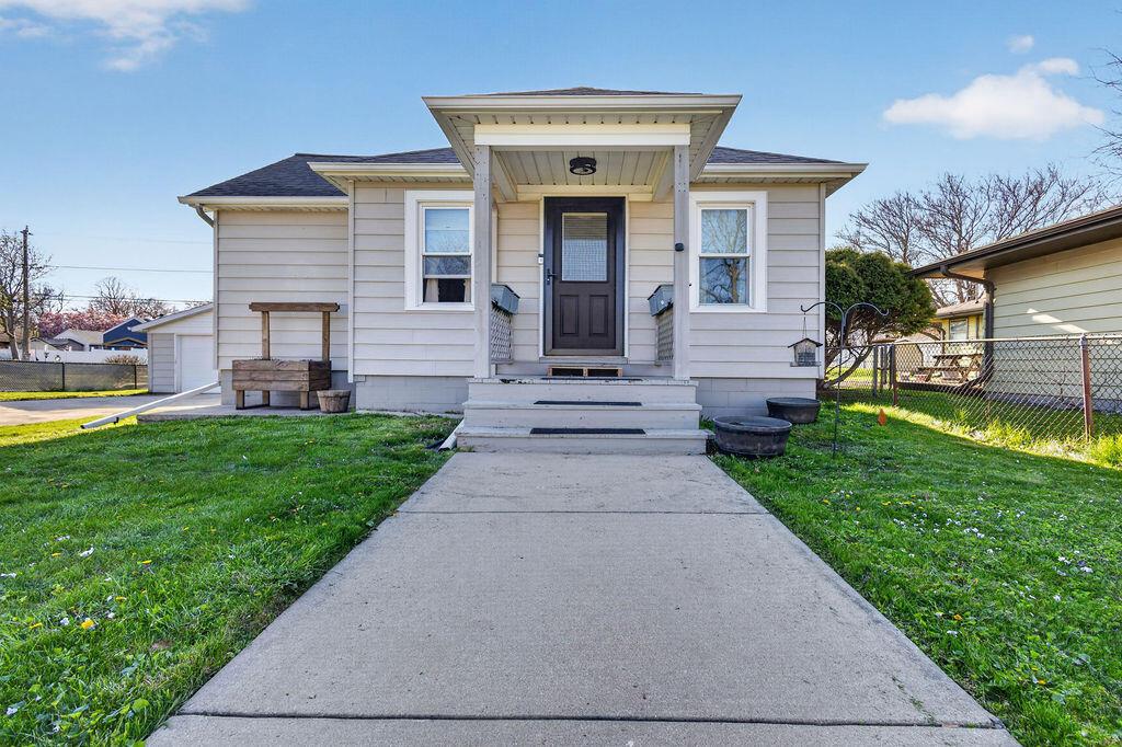 5973 S Elaine Ave, Cudahy, WI 53110