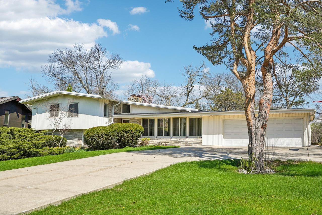 1136 E Brown Deer Rd, Milwaukee, WI 53217