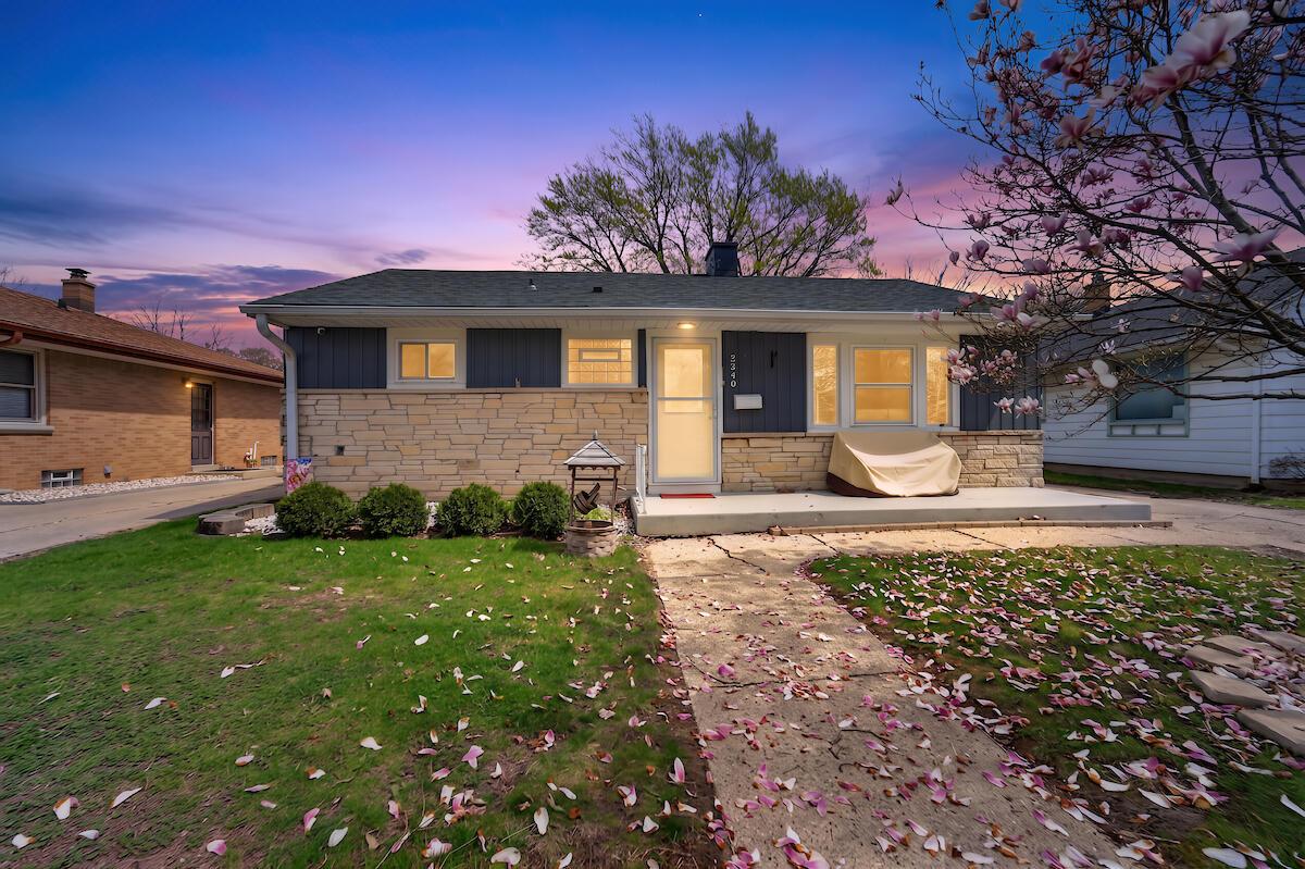3240 S 72nd St, Milwaukee, WI 53219