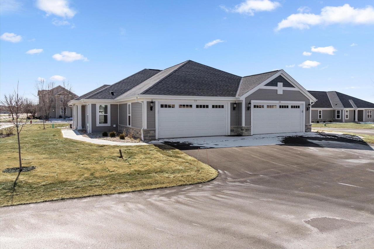 536 Hunter Oaks Blvd #0501, Watertown, WI 53094