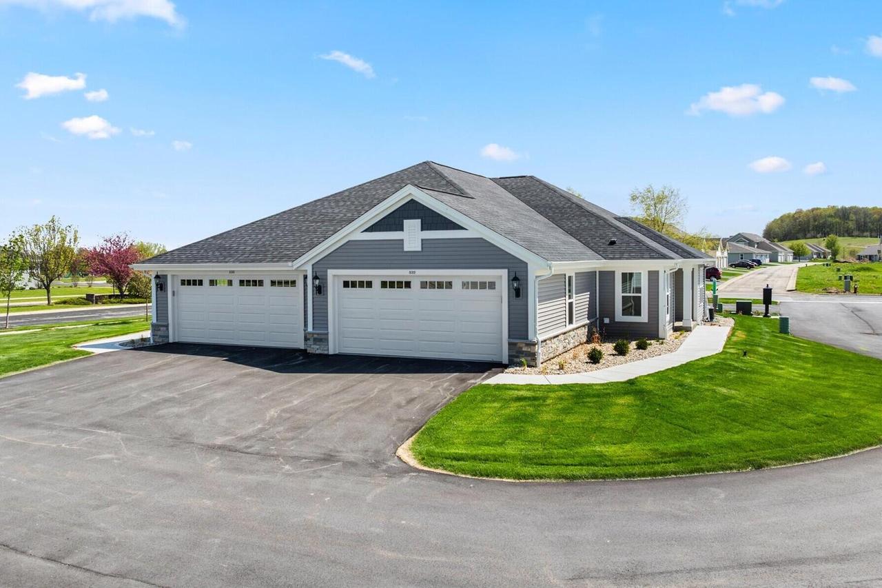 532 Hunter Oaks Blvd #0502, Watertown, WI 53094