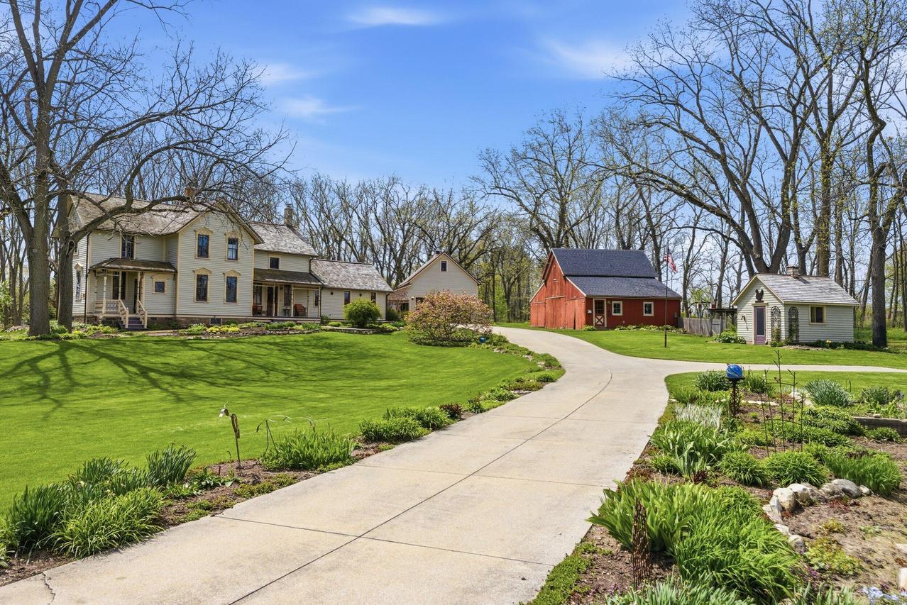 S84W17698 Woods Rd, Muskego, WI 53150