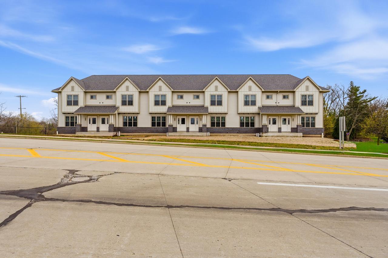 2121 E Howard Ave., Saint Francis, WI 53235