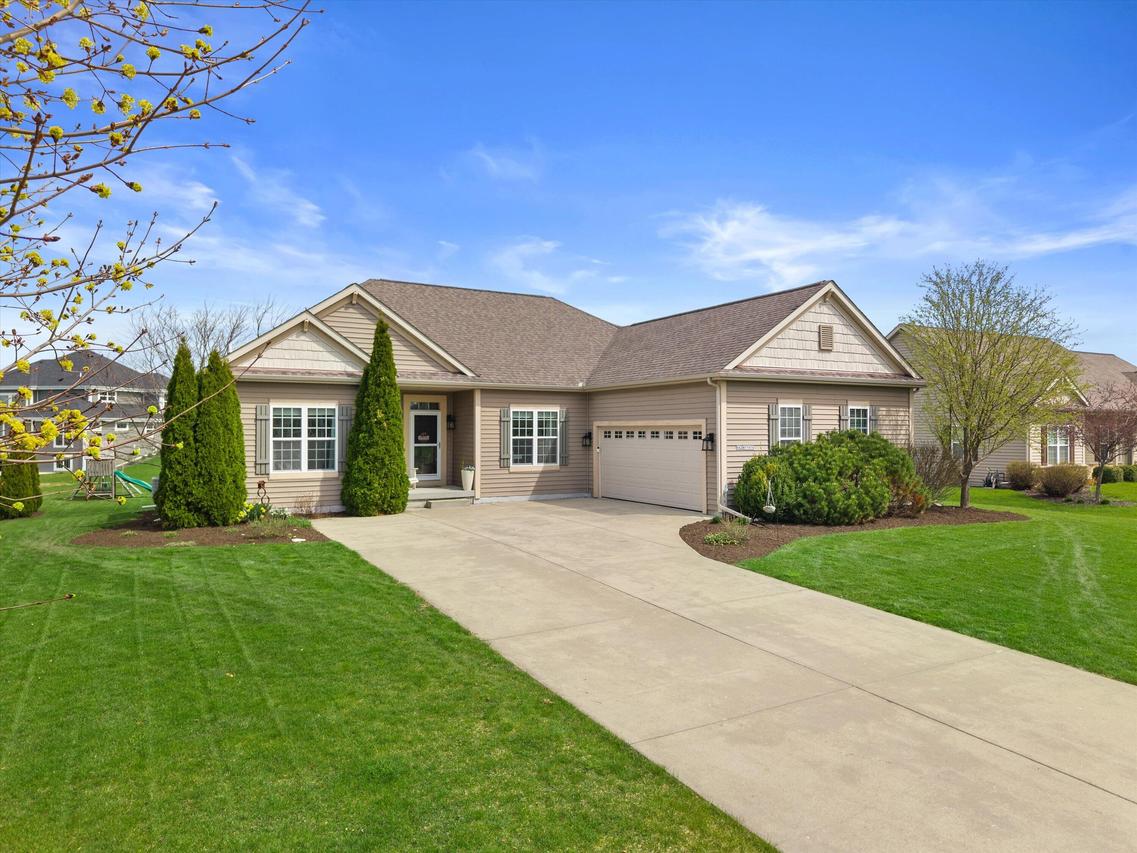 N42W22814 Beacon Ct, Pewaukee, WI 53072