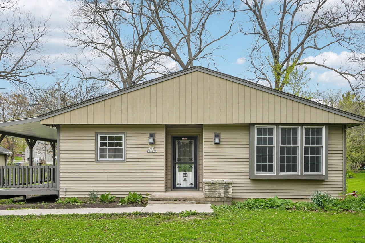 S65W18422 Ruby Dr, Muskego, WI 53150