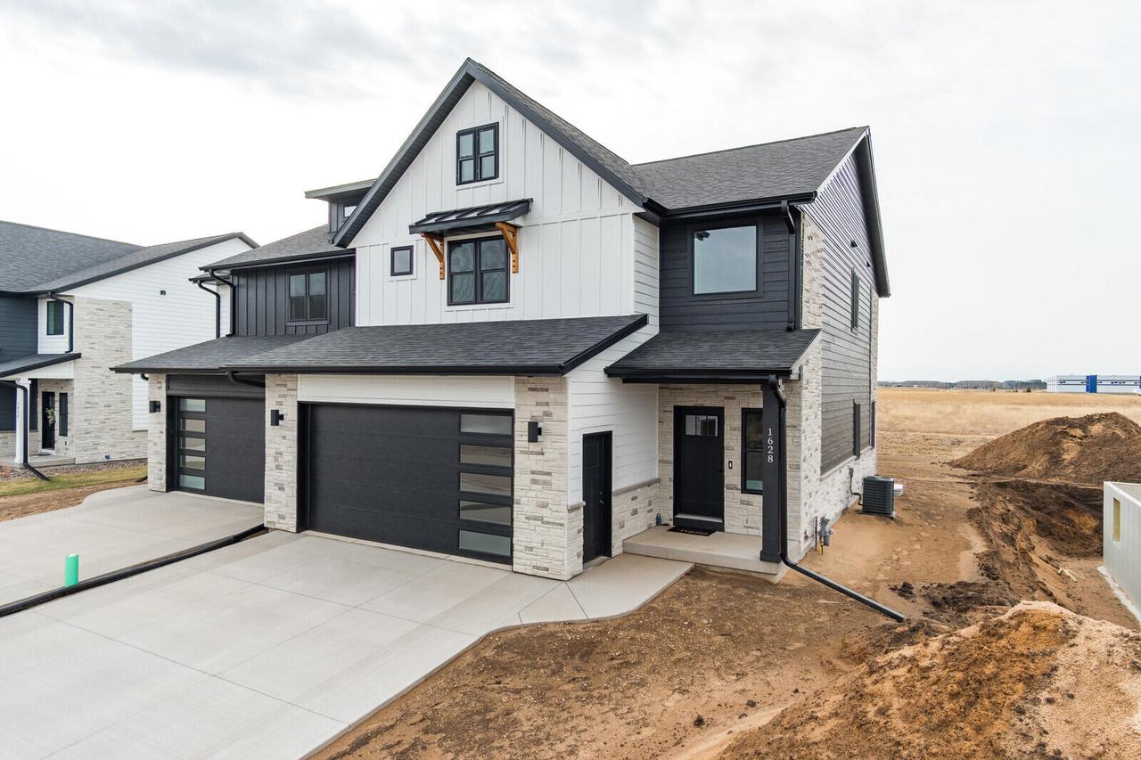 1628 Red Clover St, Holmen, WI 54636