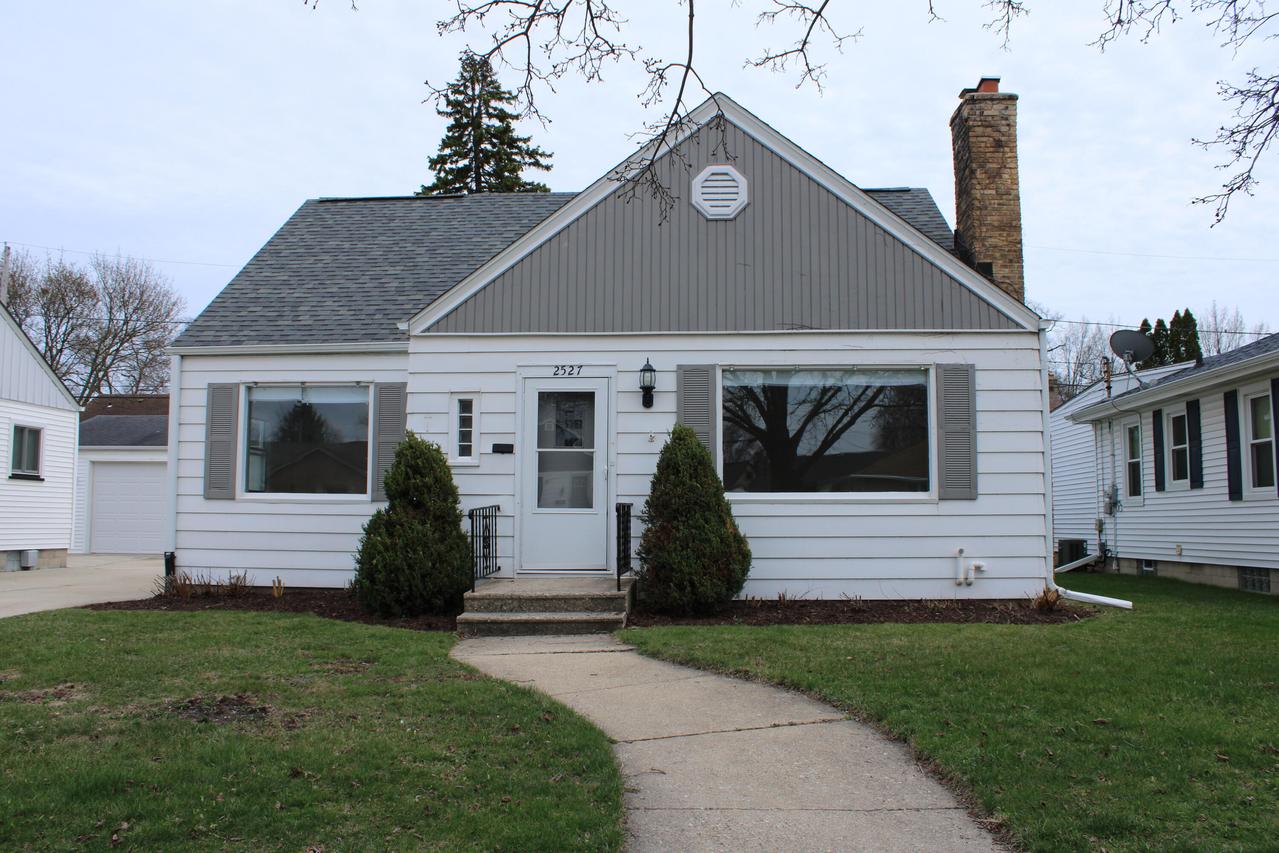2527 Buchanan Rd, Kenosha, WI 53143