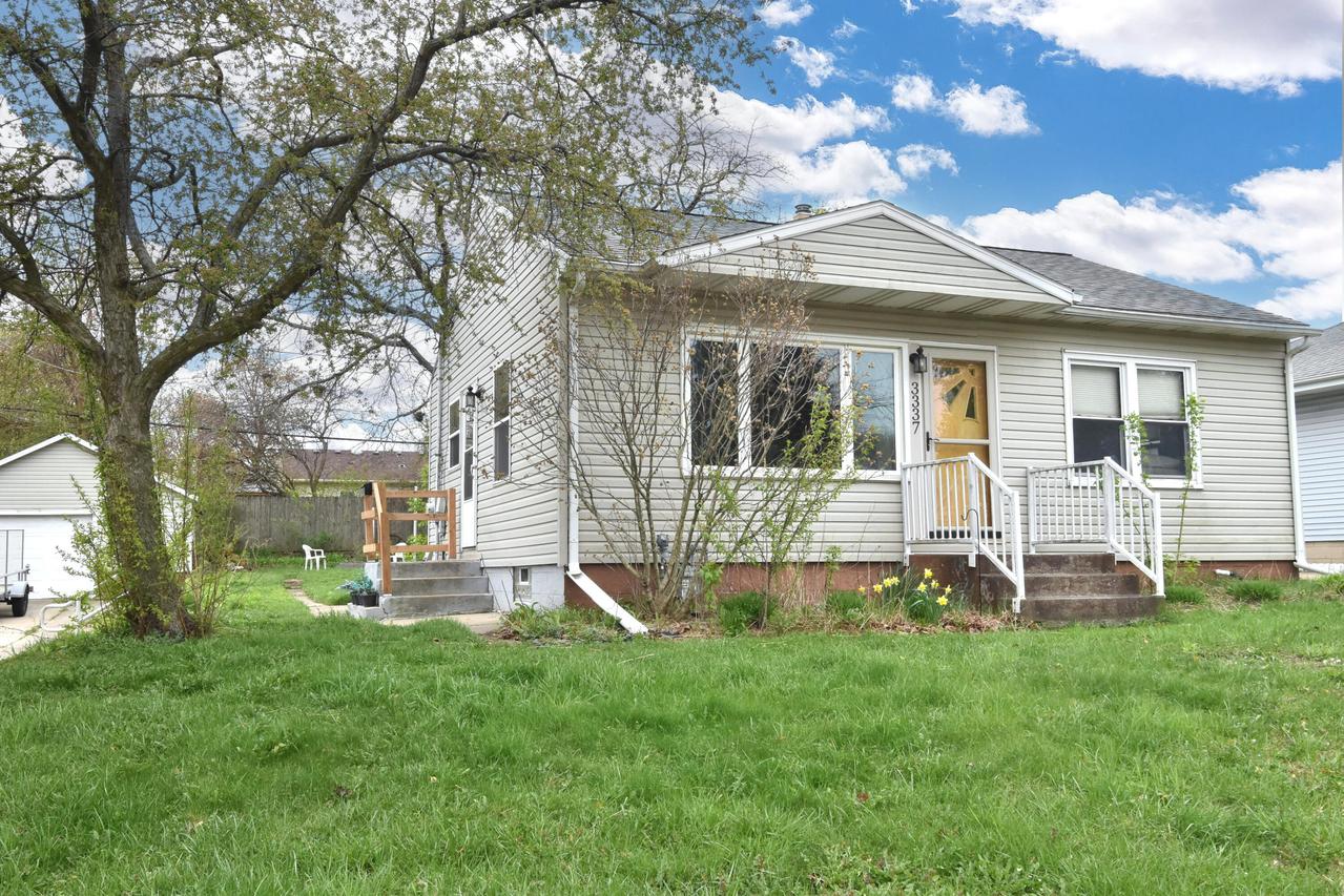 3337 E Waterford Ave, Saint Francis, WI 53235