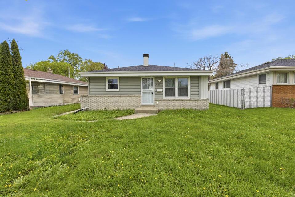 2619 E Bolivar Ave, Saint Francis, WI 53235