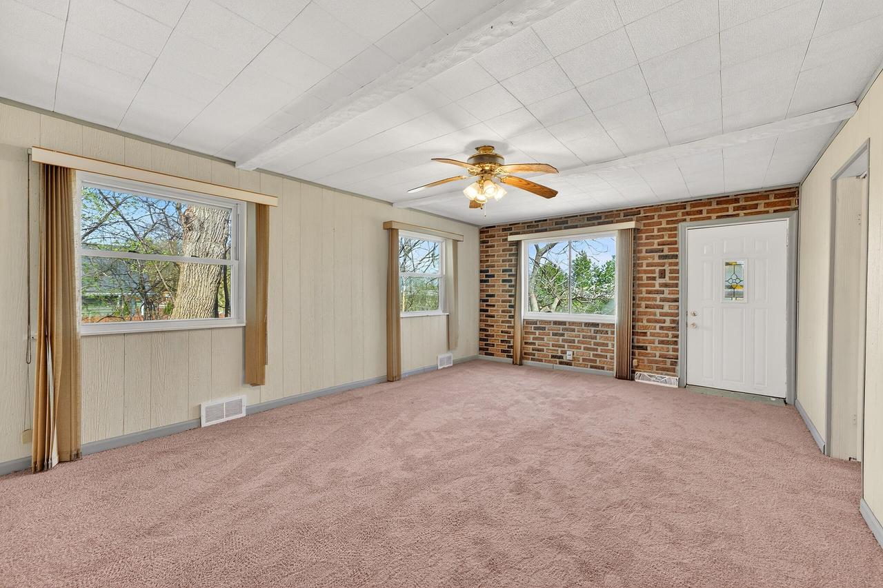 3561 S 31st St, Greenfield, WI 53221