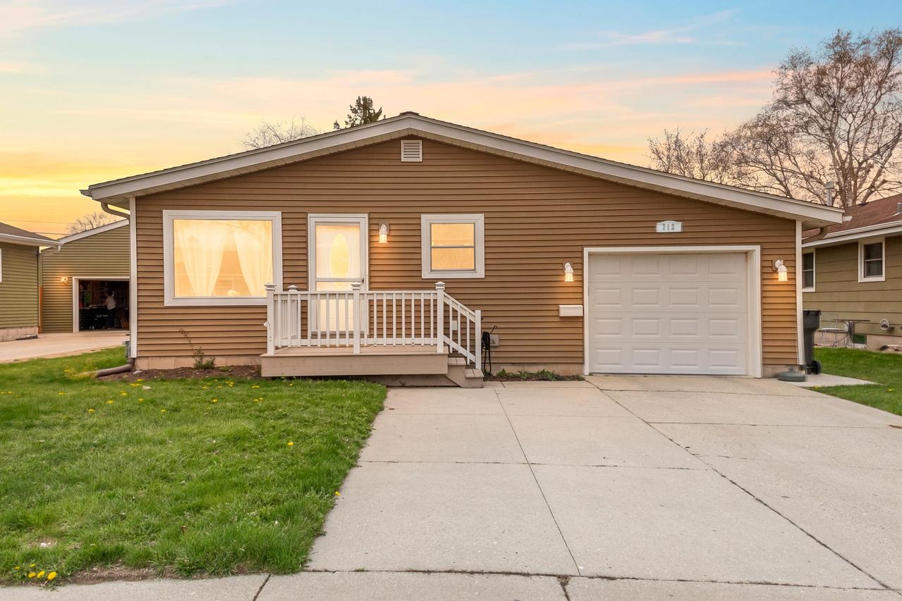 712 Carpenter St, Plymouth, WI 53073