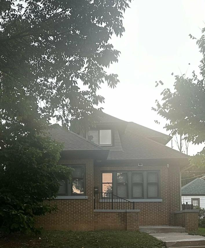 4214 N 21st St, Milwaukee, WI 53209