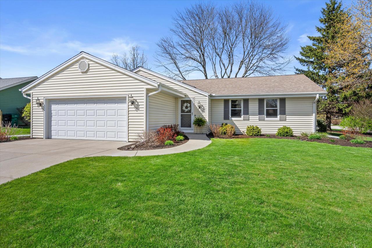 N76W15272 Prairie Ln, Menomonee Falls, WI 53051