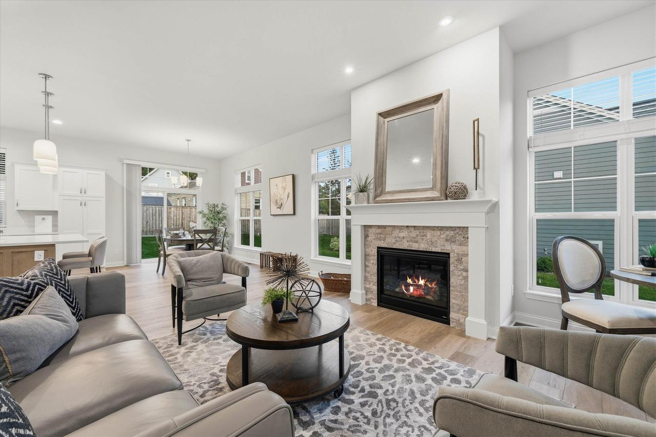 369 Evergreen Ln, Pewaukee, WI 53072