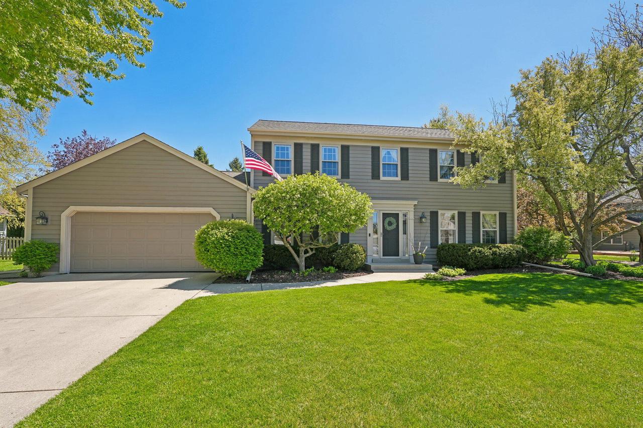 W69N346 Evergreen Blvd, Cedarburg, WI 53012