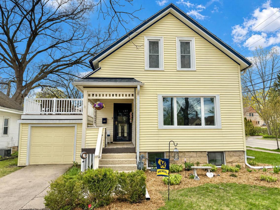 W65N699 St John Ave, Cedarburg, WI 53012