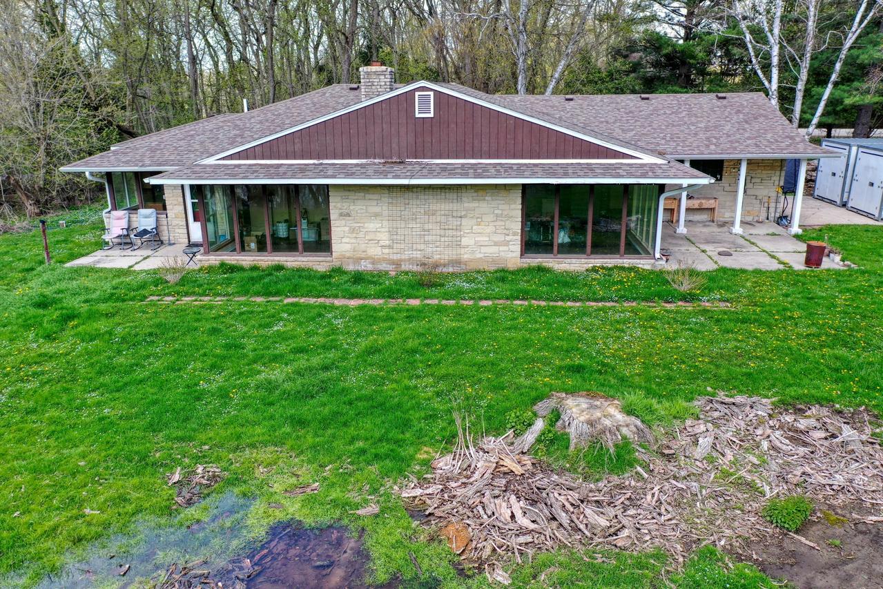 12125 Western Ave, Cedarburg, WI 53012