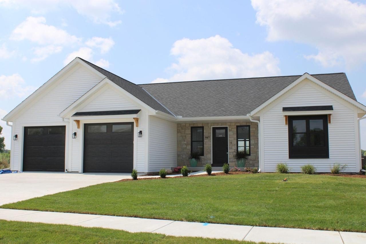 947 Drumlin Dr, Kewaskum, WI 53040